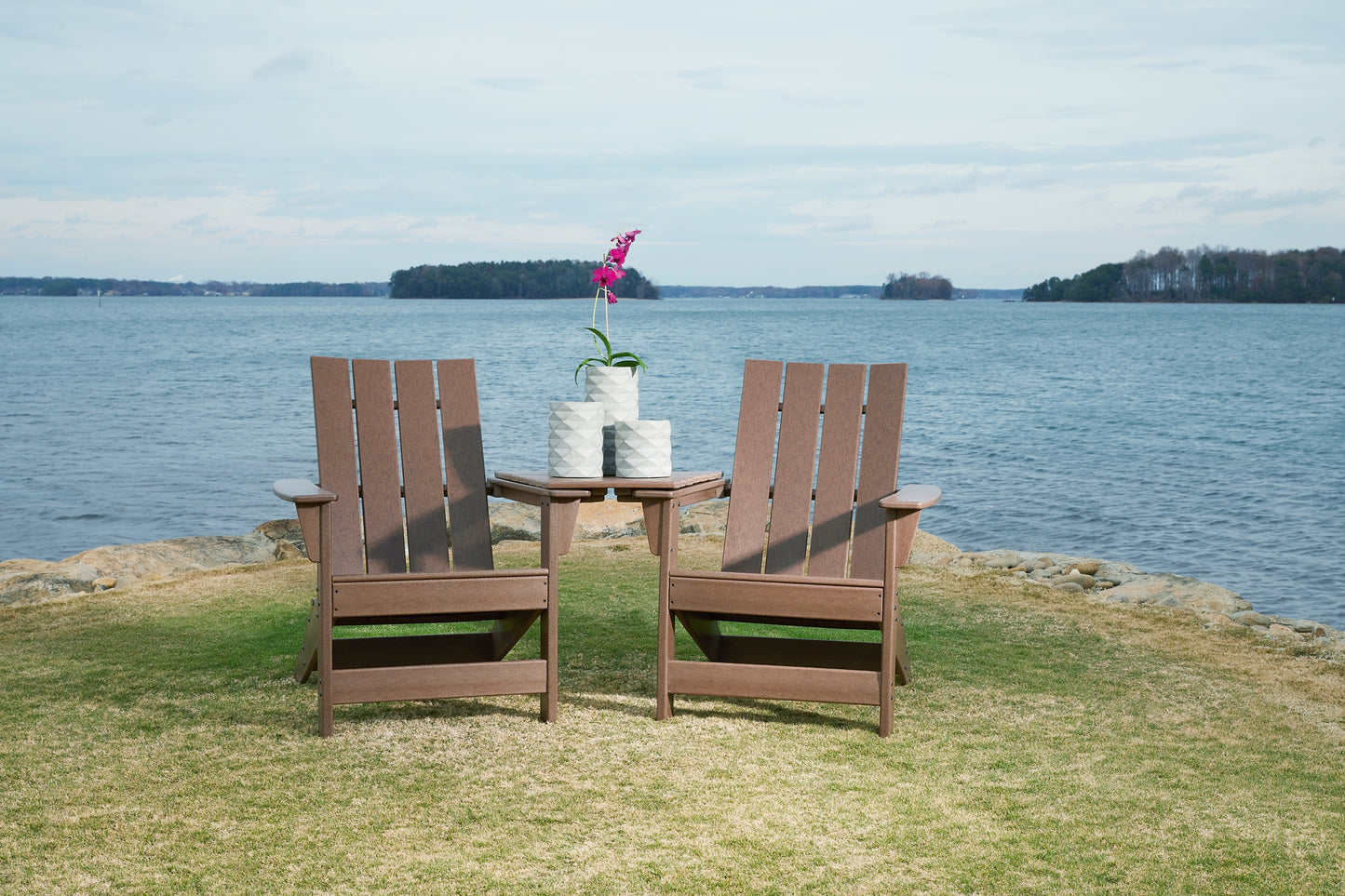 2 sillas Adirondack Emmeline con mesa de conexión