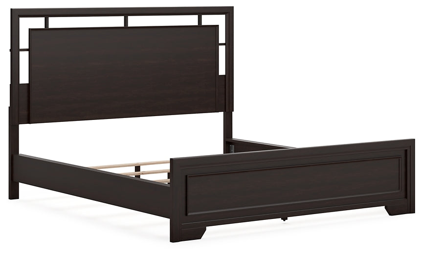 Cama California King con paneles, tocador con espejo y mesita de noche Covetown