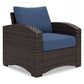 Loveseat de exterior Windglow y dos sillas con mesa de centro