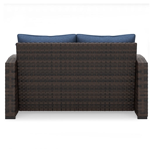 Loveseat de exterior Windglow y dos sillas con mesa de centro