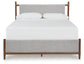 Cama California King tapizada Lyncott con tocador con espejo y mesita de noche