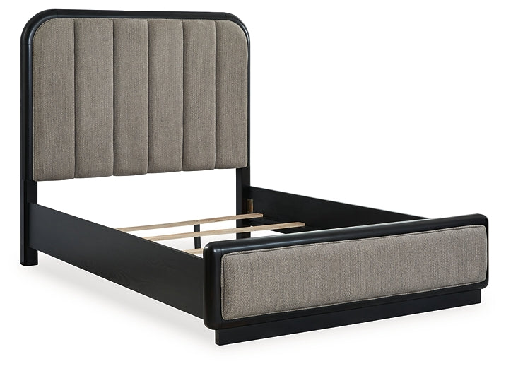 Cama Queen con paneles tapizados y tocador Rowanbeck