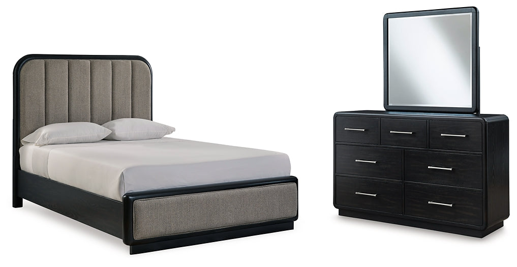 Cama Queen con paneles tapizados y tocador con espejo Rowanbeck