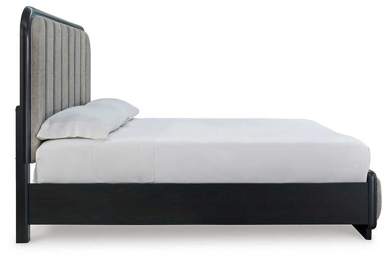 Cama King con paneles tapizados y tocador con espejo de Rowanbeck