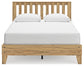 Cama Queen con plataforma y paneles Bermacy, tocador y dos mesitas de noche