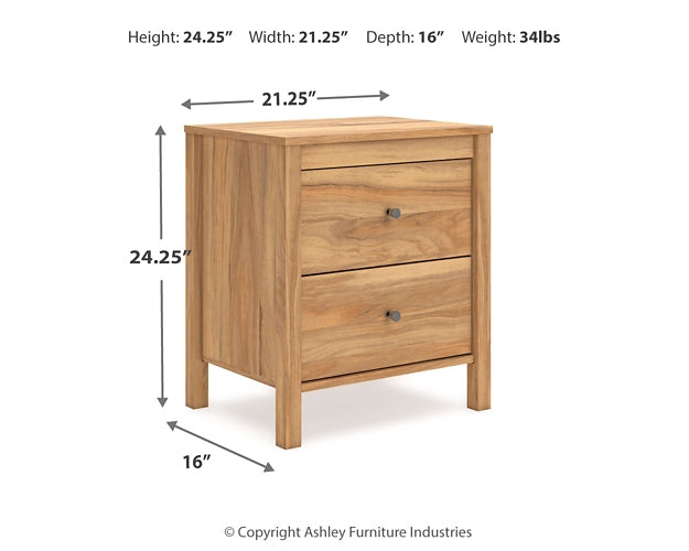 Cama Queen con plataforma y paneles Bermacy, tocador y dos mesitas de noche