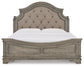 Cama California King con paneles y tocador con espejo de Lodenbay